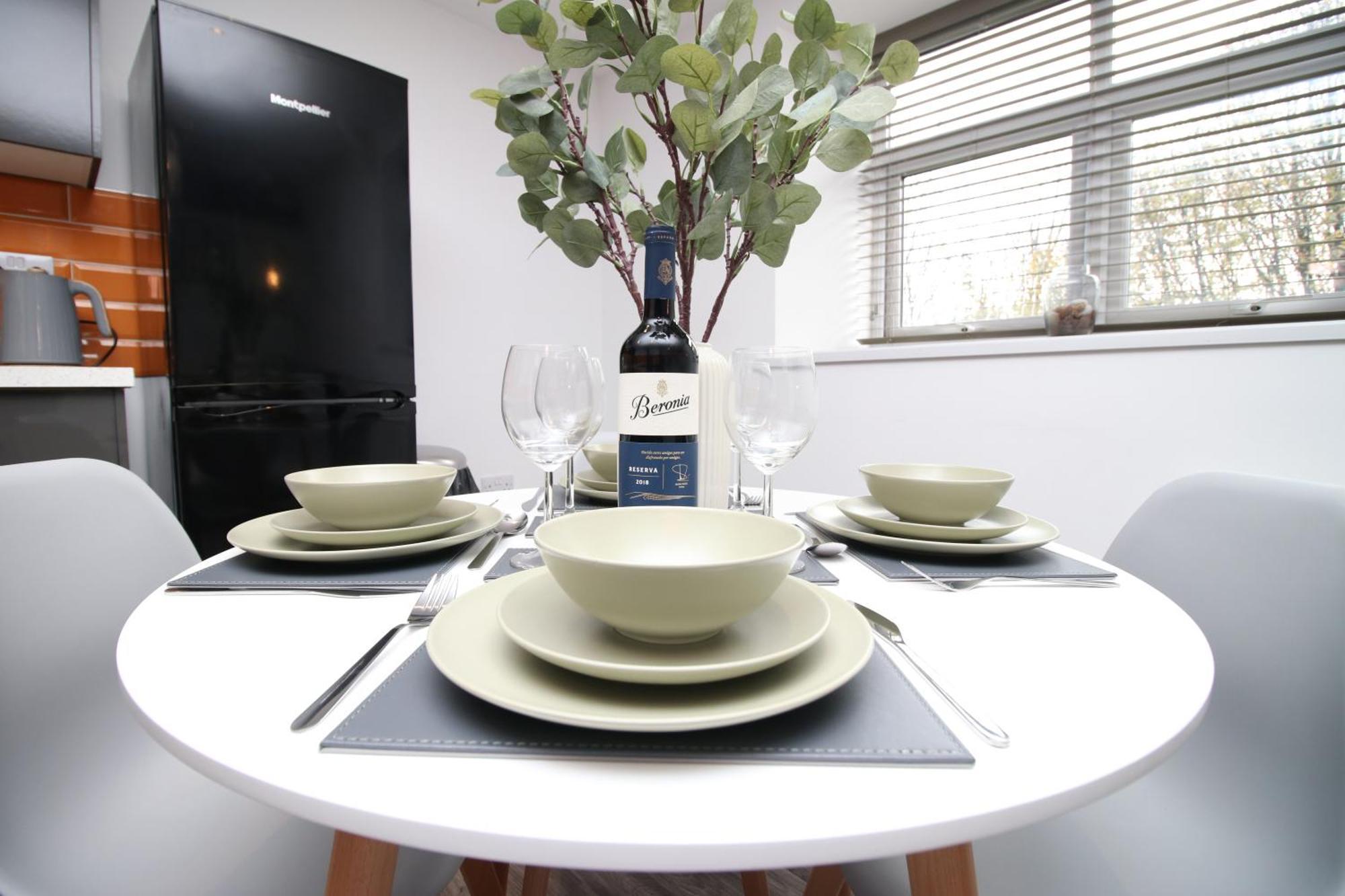Fully Equipped Kitchen, Parking, City Centre Swansea Exterior foto