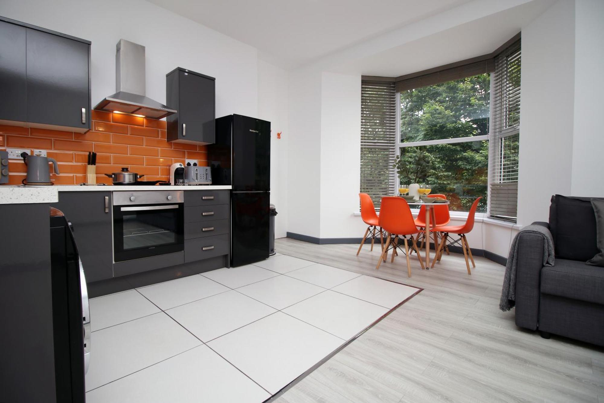 Fully Equipped Kitchen, Parking, City Centre Swansea Exterior foto