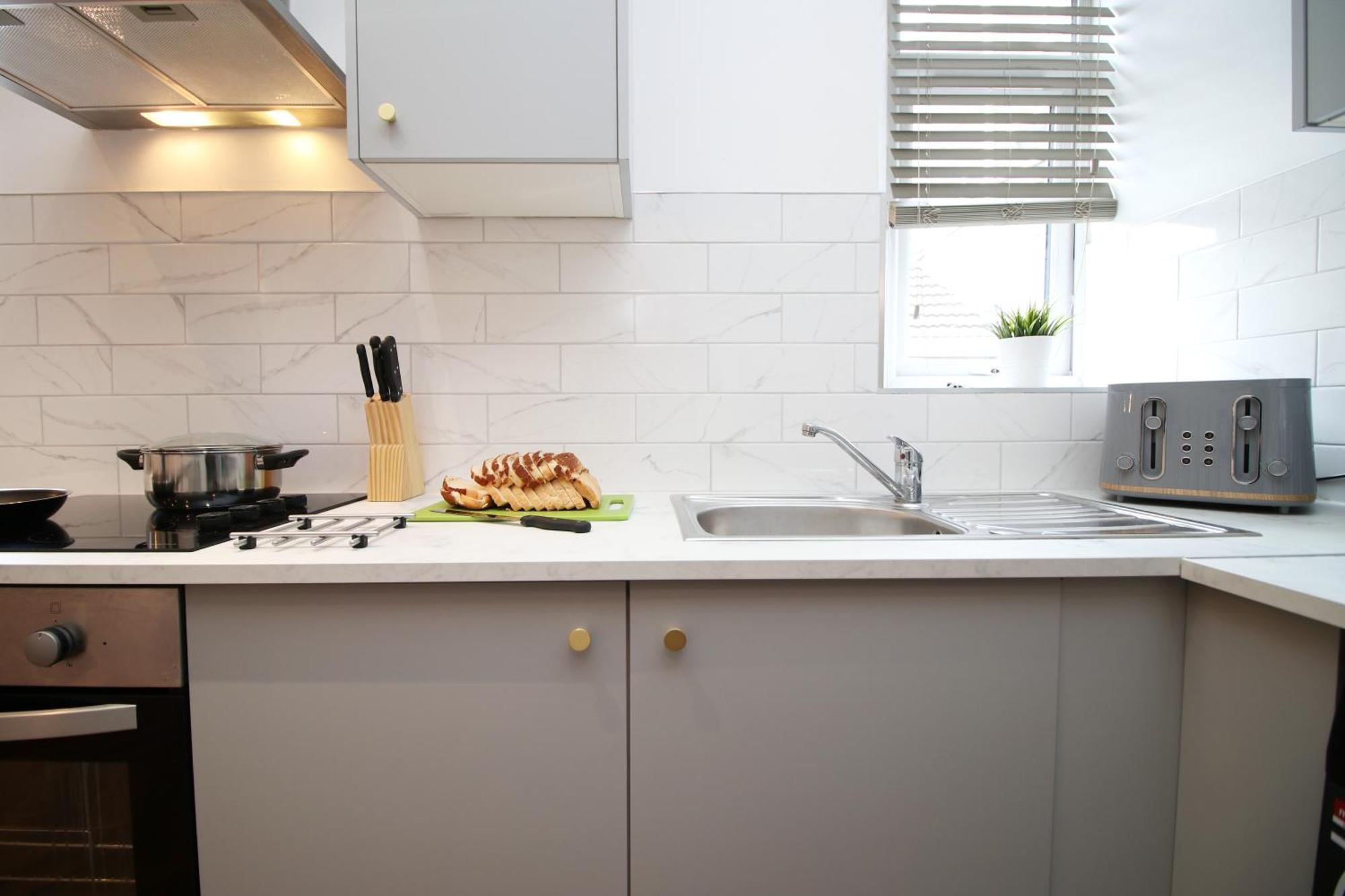 Fully Equipped Kitchen, Parking, City Centre Swansea Exterior foto