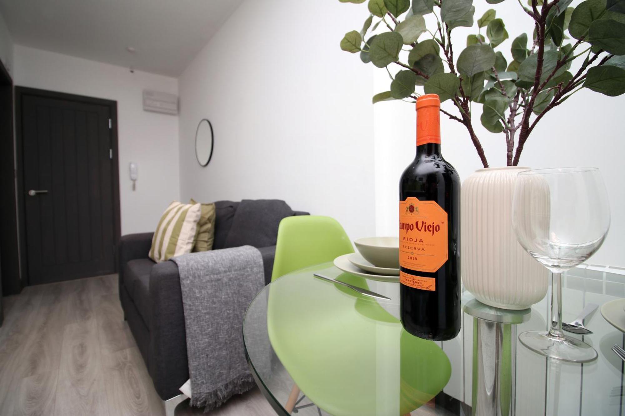 Fully Equipped Kitchen, Parking, City Centre Swansea Exterior foto