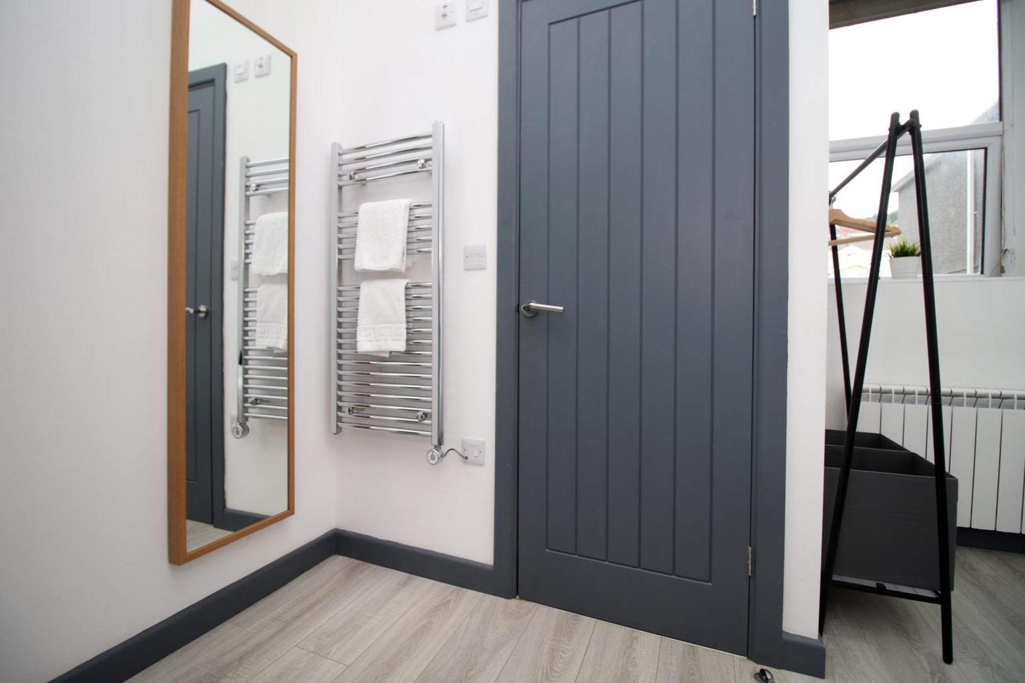 Fully Equipped Kitchen, Parking, City Centre Swansea Exterior foto