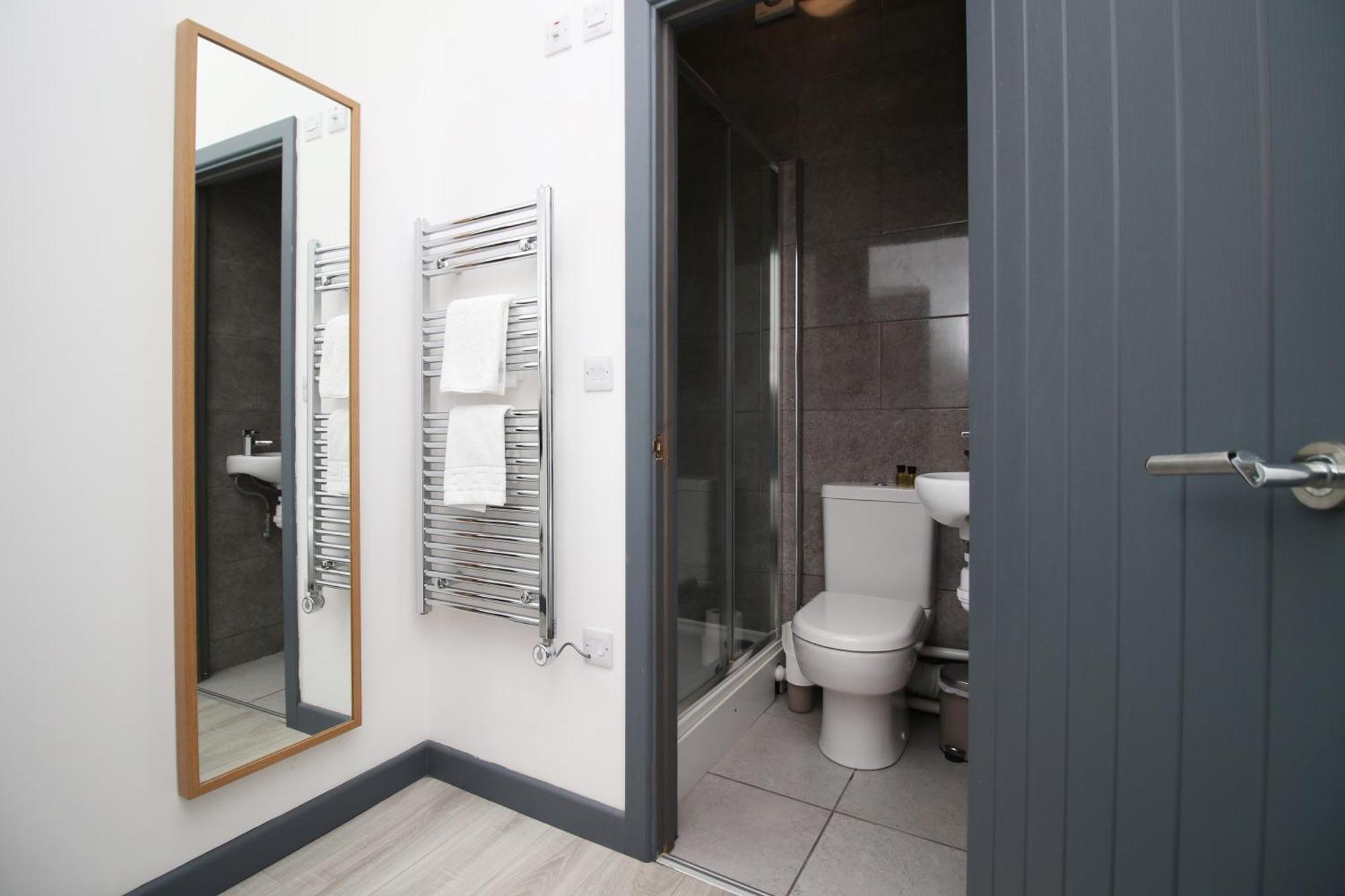 Fully Equipped Kitchen, Parking, City Centre Swansea Exterior foto