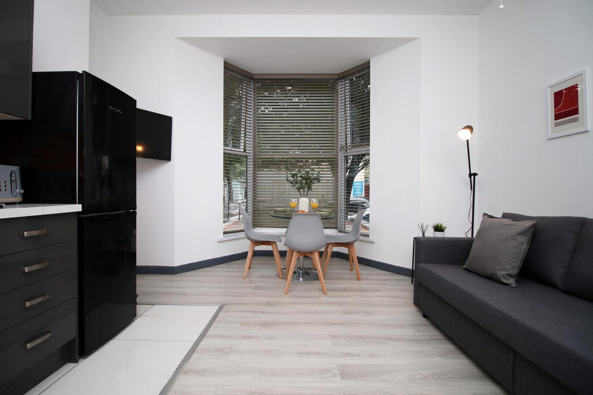 Fully Equipped Kitchen, Parking, City Centre Swansea Exterior foto
