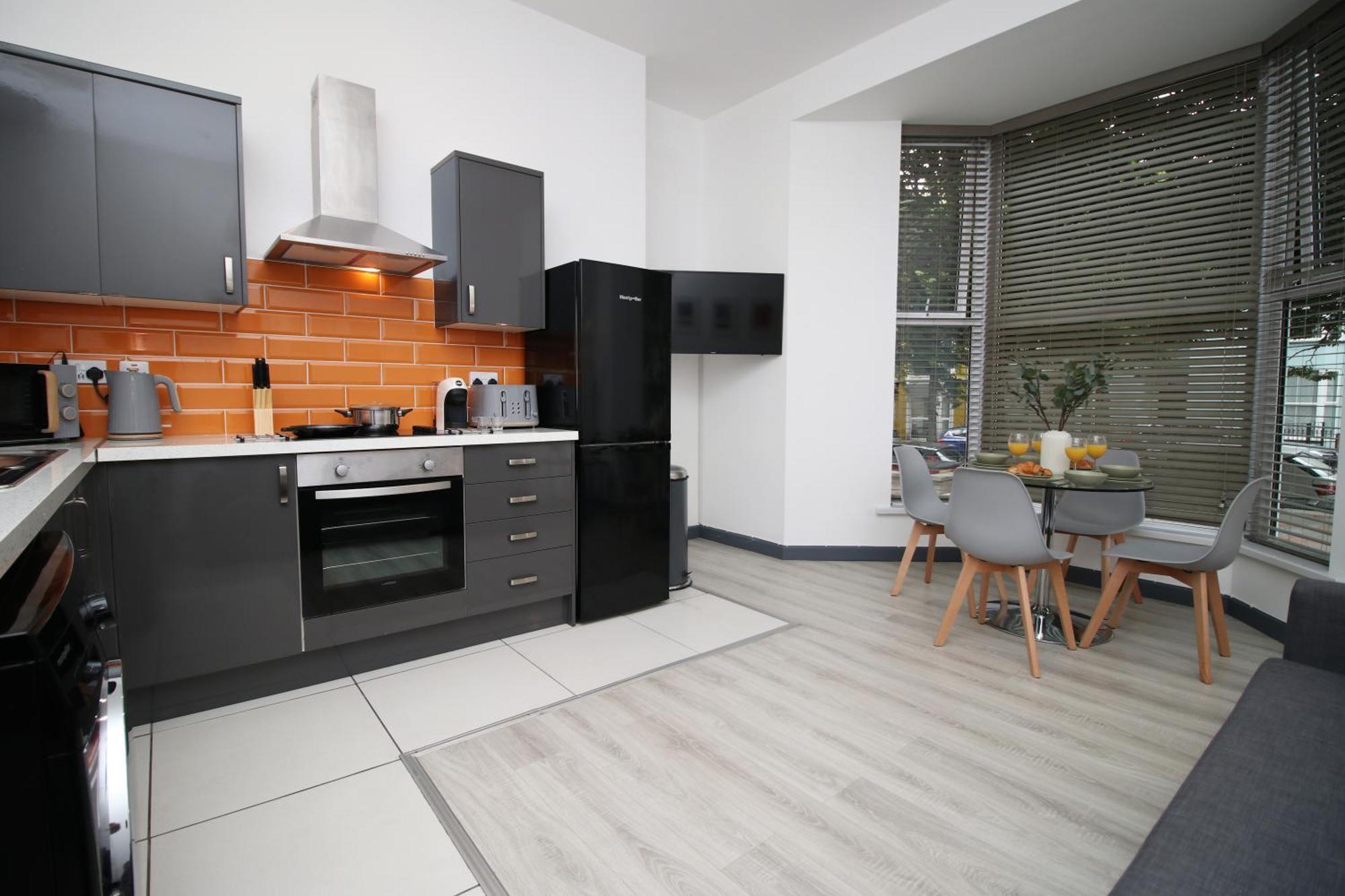 Fully Equipped Kitchen, Parking, City Centre Swansea Exterior foto